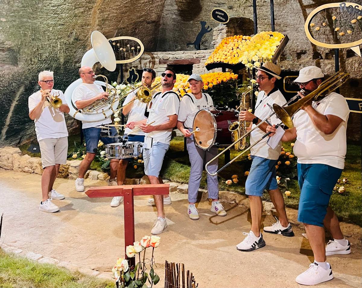 Le Light BrassBand aux Journées de la Rose à Doué-la-Fontaine